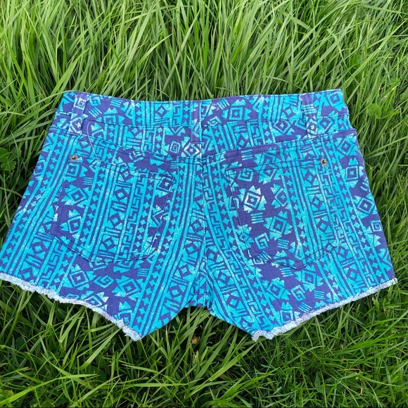 BRAND NEW Aztec Tribal Print Denim Shorts - Picture 2 of 3